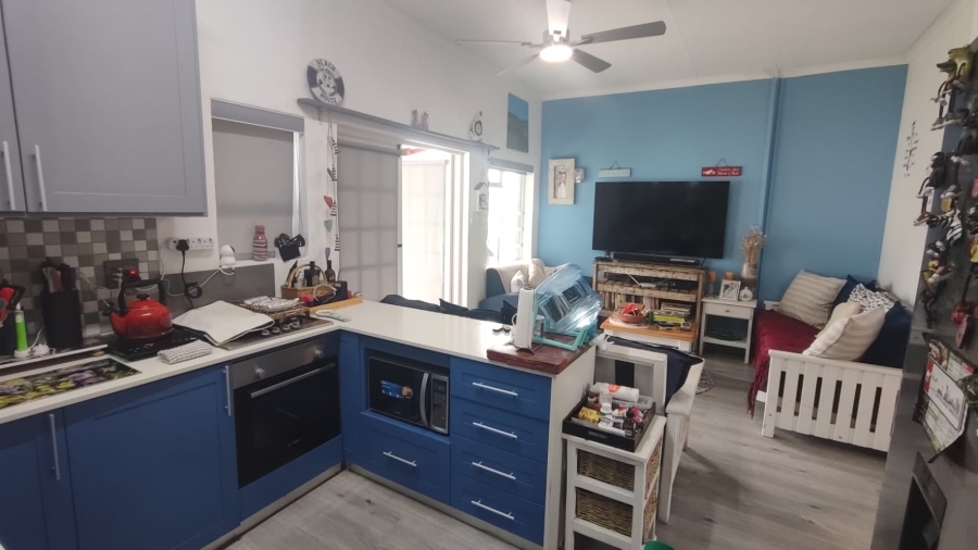 2 Bedroom Property for Sale in Stilbaai Oos Western Cape